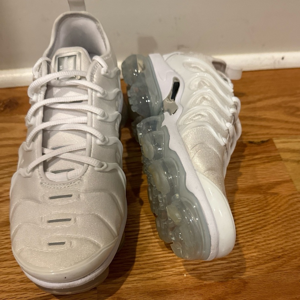 Nike Air VaporMax Plus 'White/Metallic Silver' Women's Size 9 worn once
